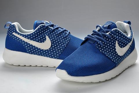 roshe run noire et rouge