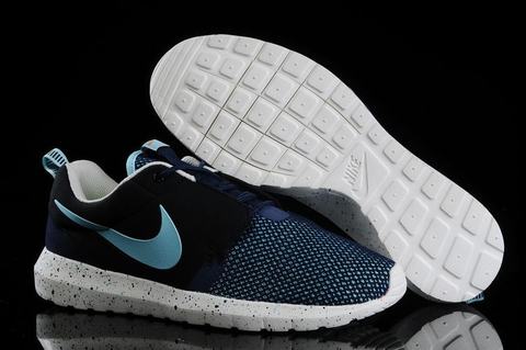 nike roshe run noir point blanc